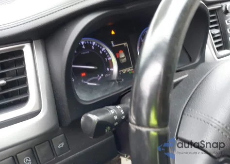 2018 Toyota Highlander Xle from USA, damaged, VIN 5TDJZRFH1JS543044